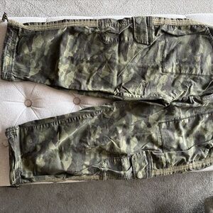 Time and Tru Men's Green Camouflage Cargo Pants
